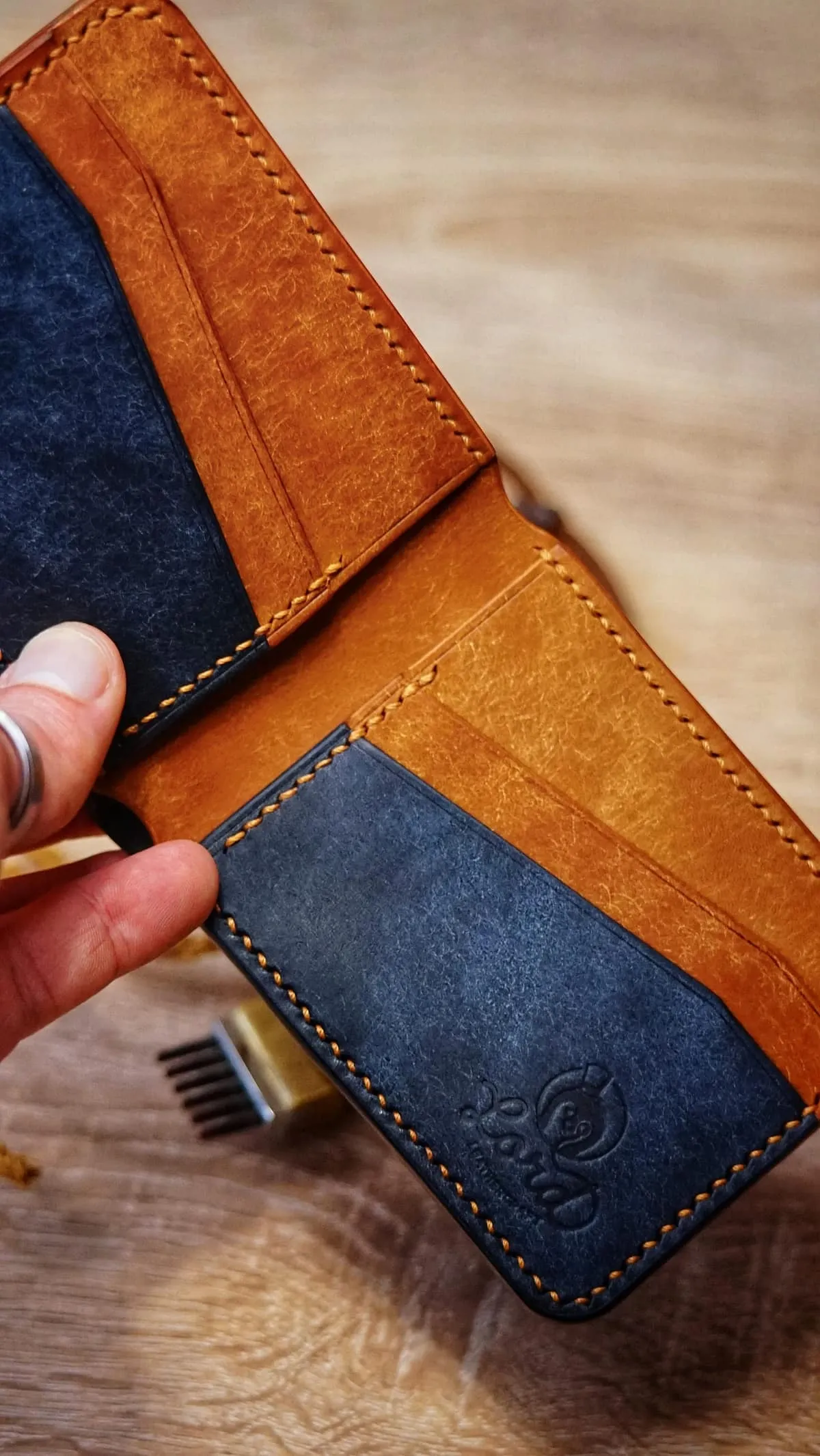 Wings 2 - Bi-fold Wallet, Navy & Cognac, photo 10