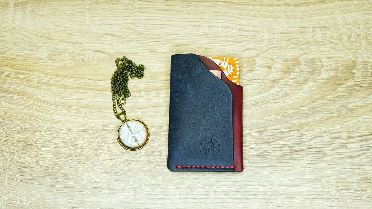 Hug 2 — Minimalist card holder, photo 11