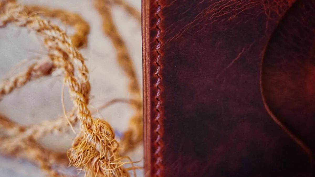 Classic - Minimalist Bi-fold Cardholder, photo 14