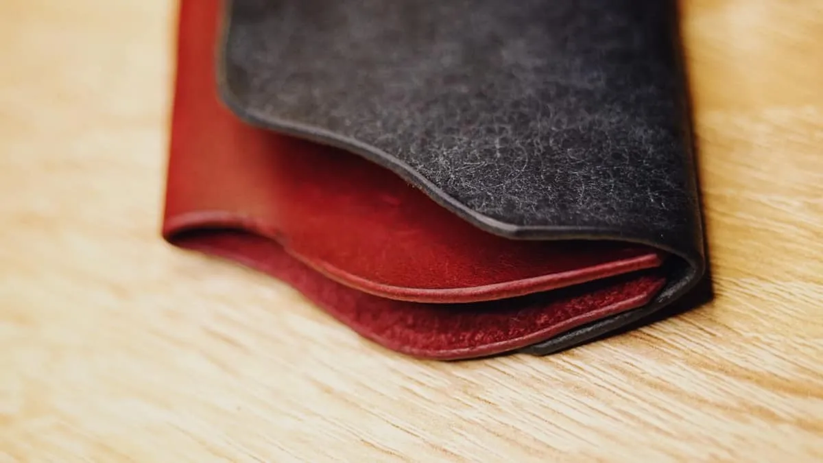 Hug 2 — Minimalist card holder, photo 15