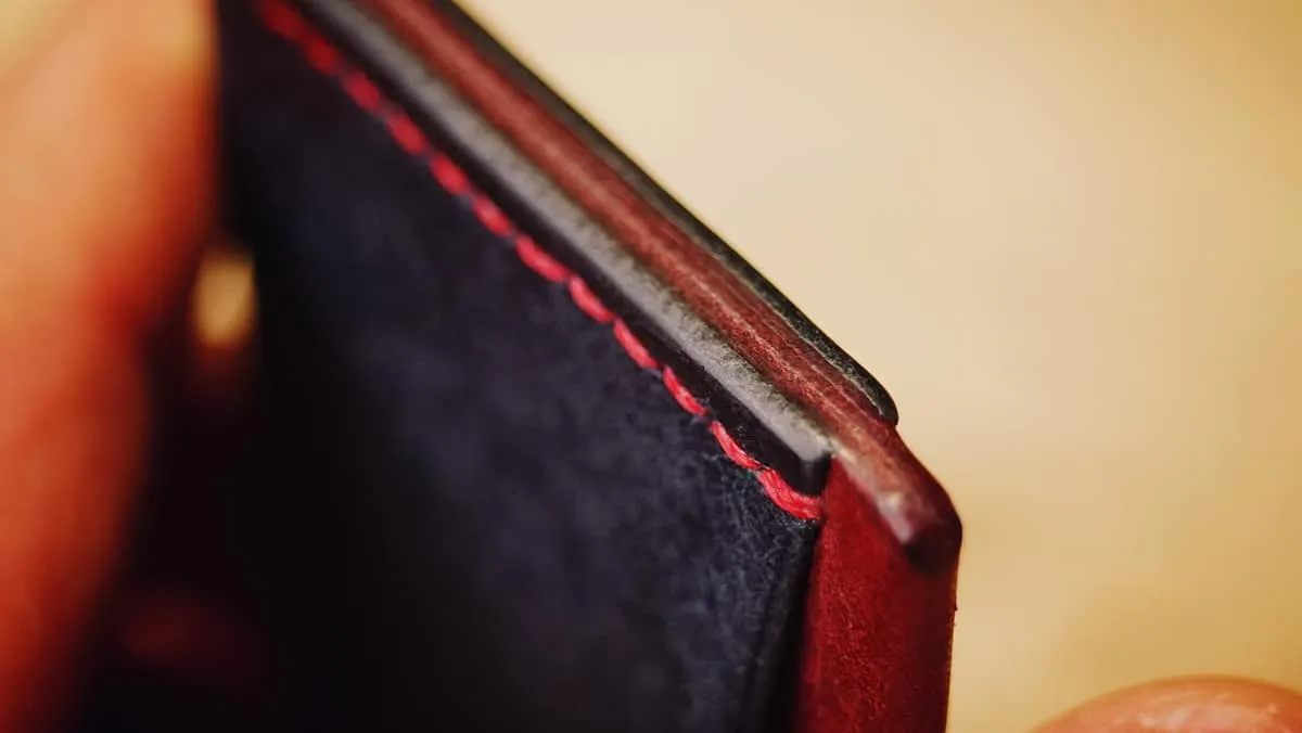 Hug 2 — Minimalist card holder, photo 16
