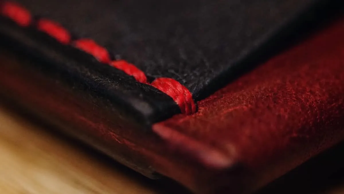 Hug 2 — Minimalist card holder, photo 18