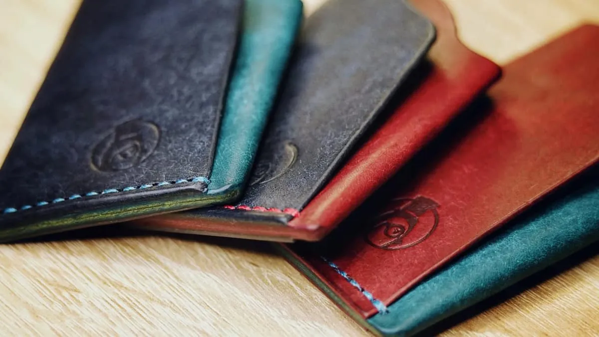 Hug 2 — Minimalist card holder, photo 2
