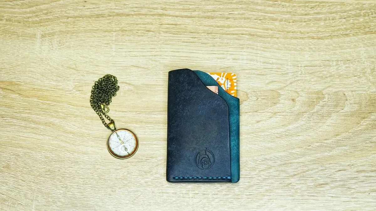 Hug 2 — Minimalist card holder, photo 20