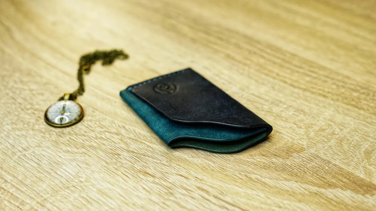 Hug 2 — Minimalist card holder, photo 21