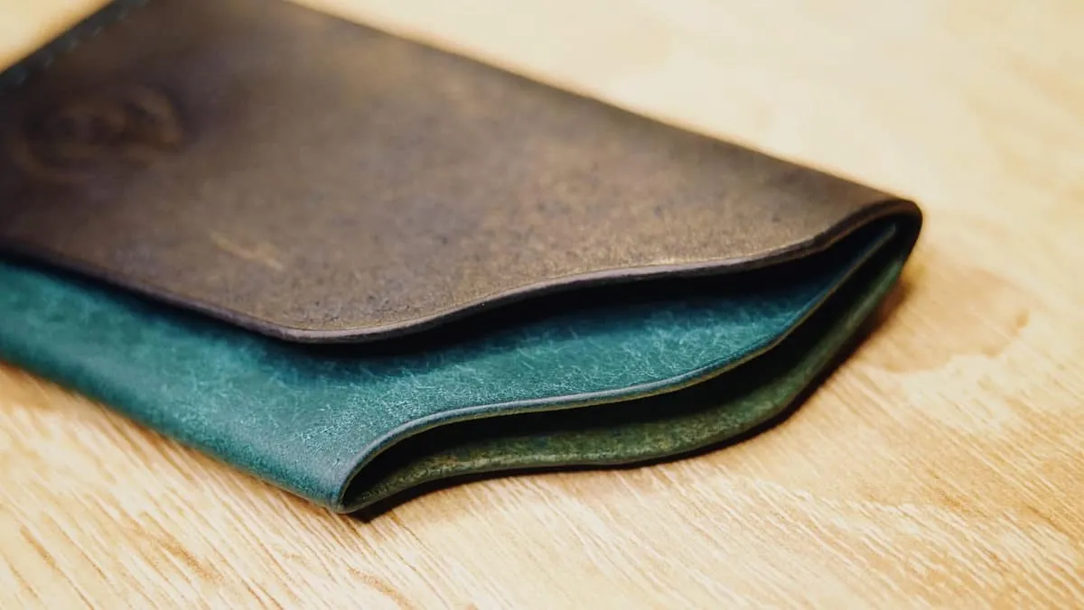 Hug 2 — Minimalist card holder, photo 22