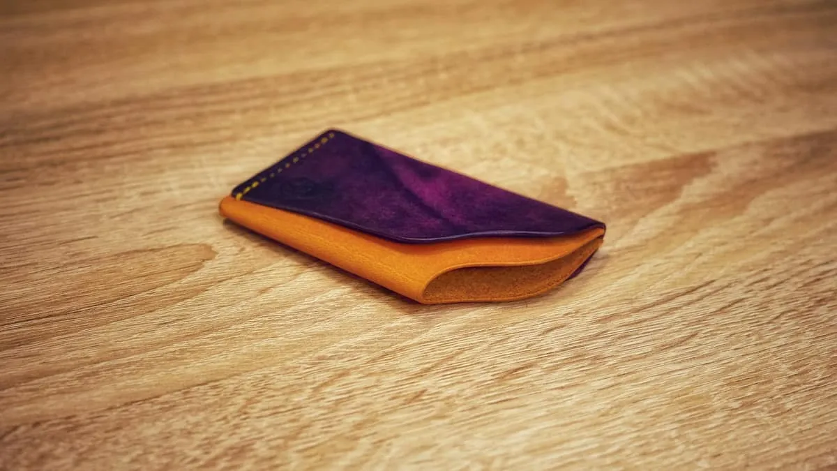 Hug 2 — Minimalist card holder, photo 27