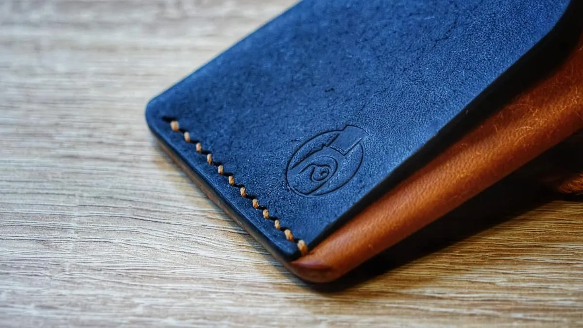 Hug 2 — Minimalist card holder, photo 33