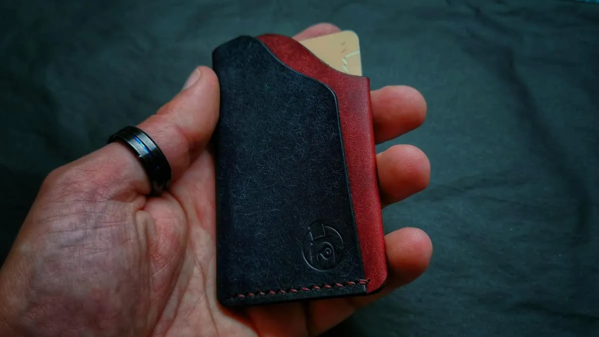 Hug 2 — Minimalist card holder, photo 36