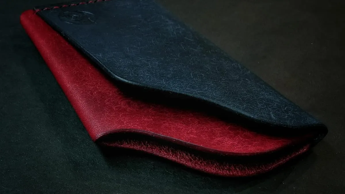 Hug 2 — Minimalist card holder, photo 39