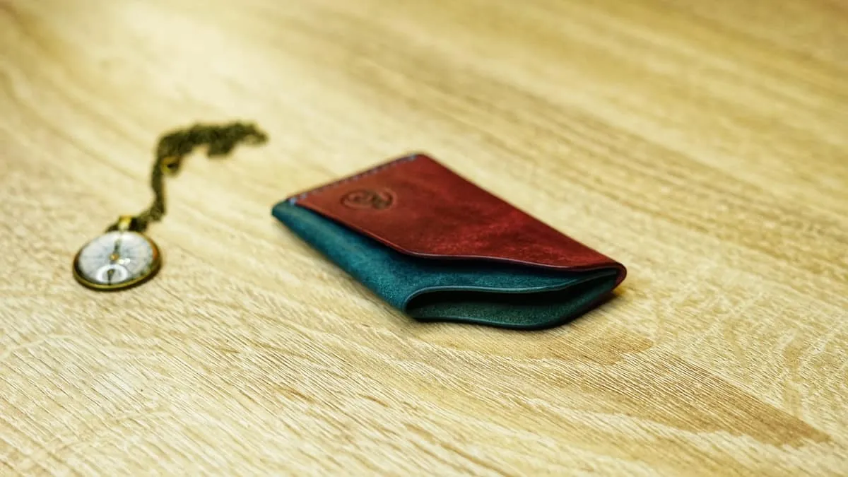 Hug 2 — Minimalist card holder, photo 41