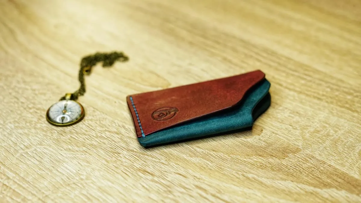 Hug 2 — Minimalist card holder, photo 42