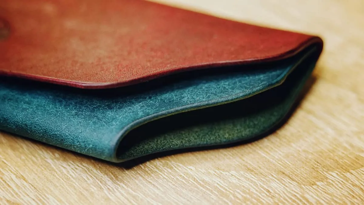 Hug 2 — Minimalist card holder, photo 44