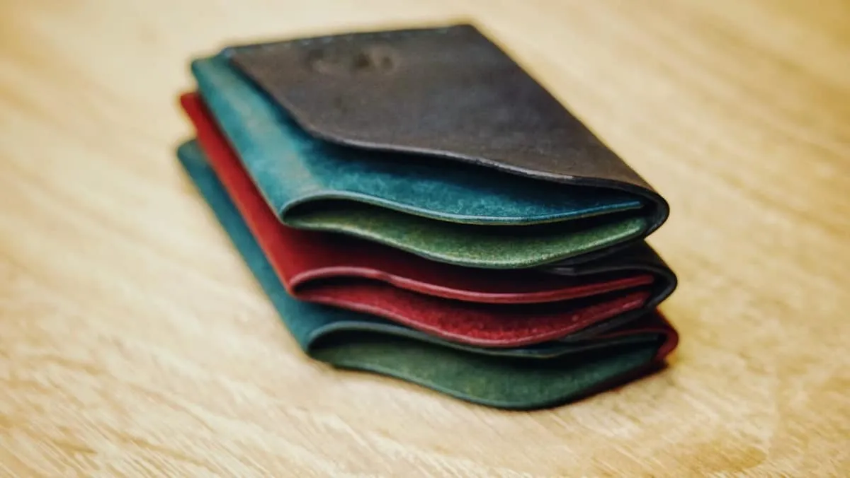 Hug 2 — Minimalist card holder, photo 6