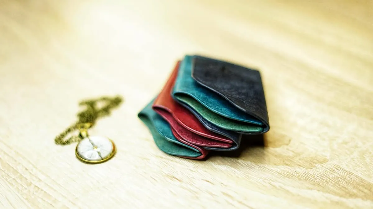 Hug 2 — Minimalist card holder, photo 7
