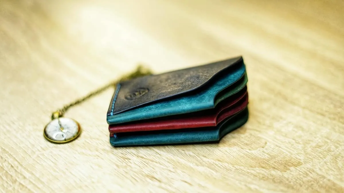 Hug 2 — Minimalist card holder, photo 8