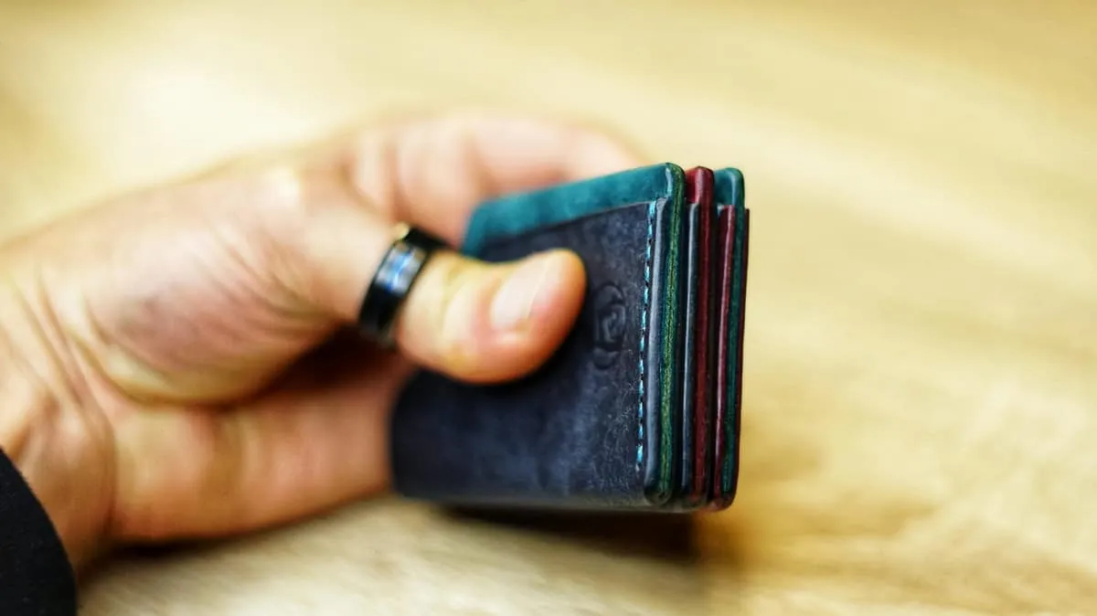 Hug 2 — Minimalist card holder, photo 9